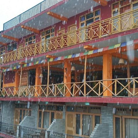 Rasta Cafe And Lodge Manali  Bagian luar foto