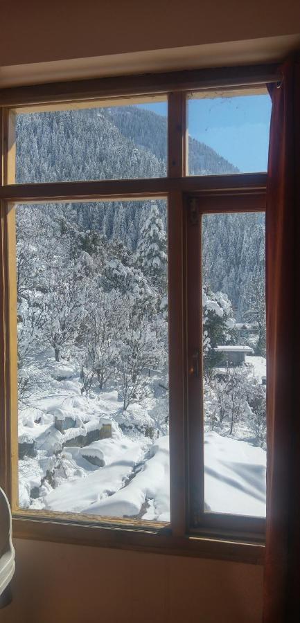 Rasta Cafe And Lodge Manali  Bagian luar foto