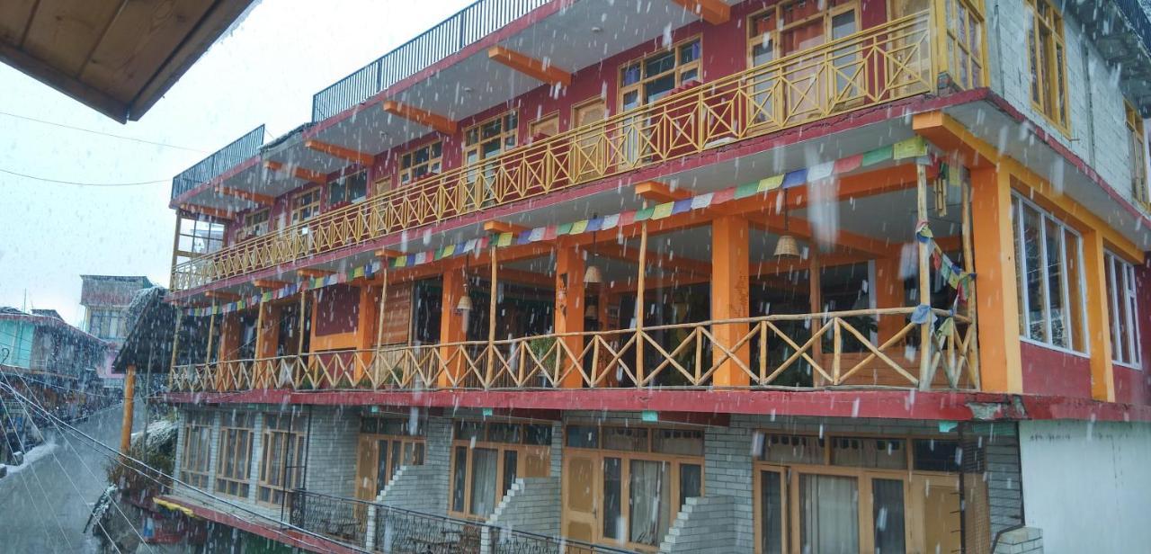 Rasta Cafe And Lodge Manali  Bagian luar foto