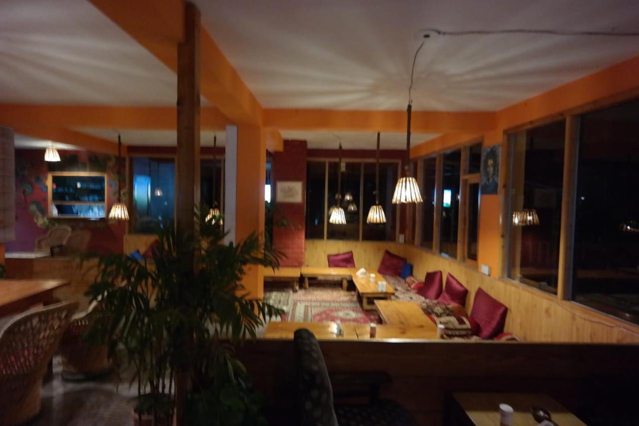 Rasta Cafe And Lodge Manali  Bagian luar foto